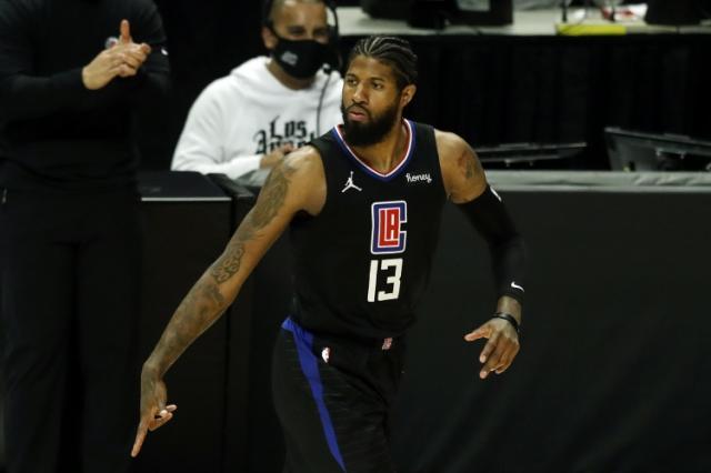 世界杯直播app下载入口-【现场】当德克欢呼的时候 懵逼的卢指导做了什么？