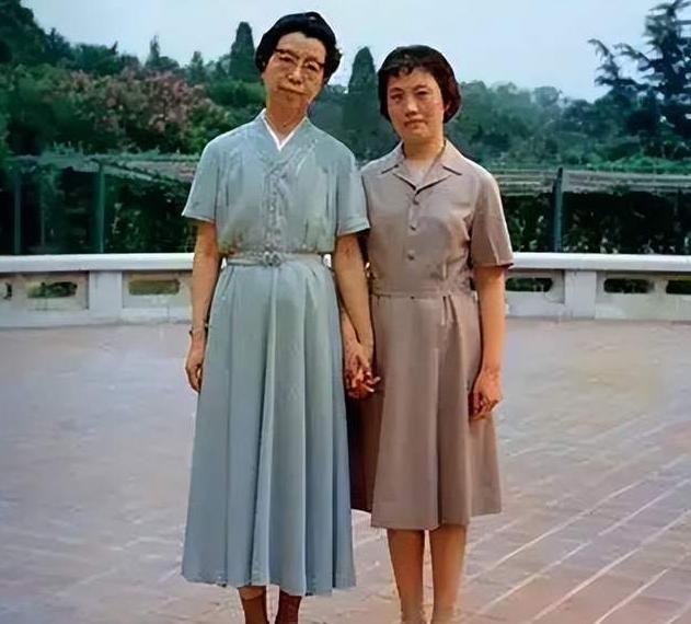 世界杯直播app下载入口-1956年，江青赴苏联治病，向接诊的医生坦言：我和毛泽东同志是政治夫妻