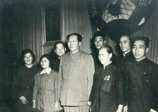 世界杯直播app下载入口-1956年，江青赴苏联治病，向接诊的医生坦言：我和毛泽东同志是政治夫妻