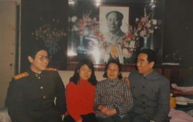 世界杯直播app下载入口-1956年，江青赴苏联治病，向接诊的医生坦言：我和毛泽东同志是政治夫妻