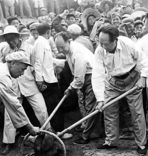 世界杯直播app下载入口-1956年，江青赴苏联治病，向接诊的医生坦言：我和毛泽东同志是政治夫妻