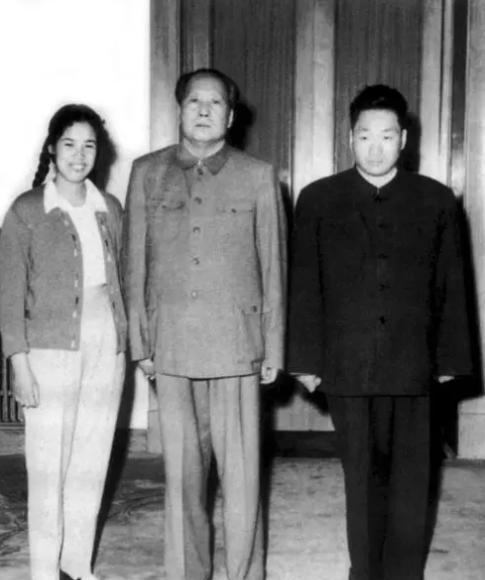 世界杯直播app下载入口-1956年，江青赴苏联治病，向接诊的医生坦言：我和毛泽东同志是政治夫妻